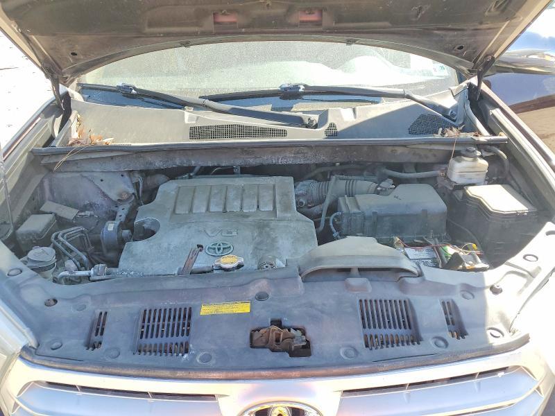 2012 Toyota Highlander se