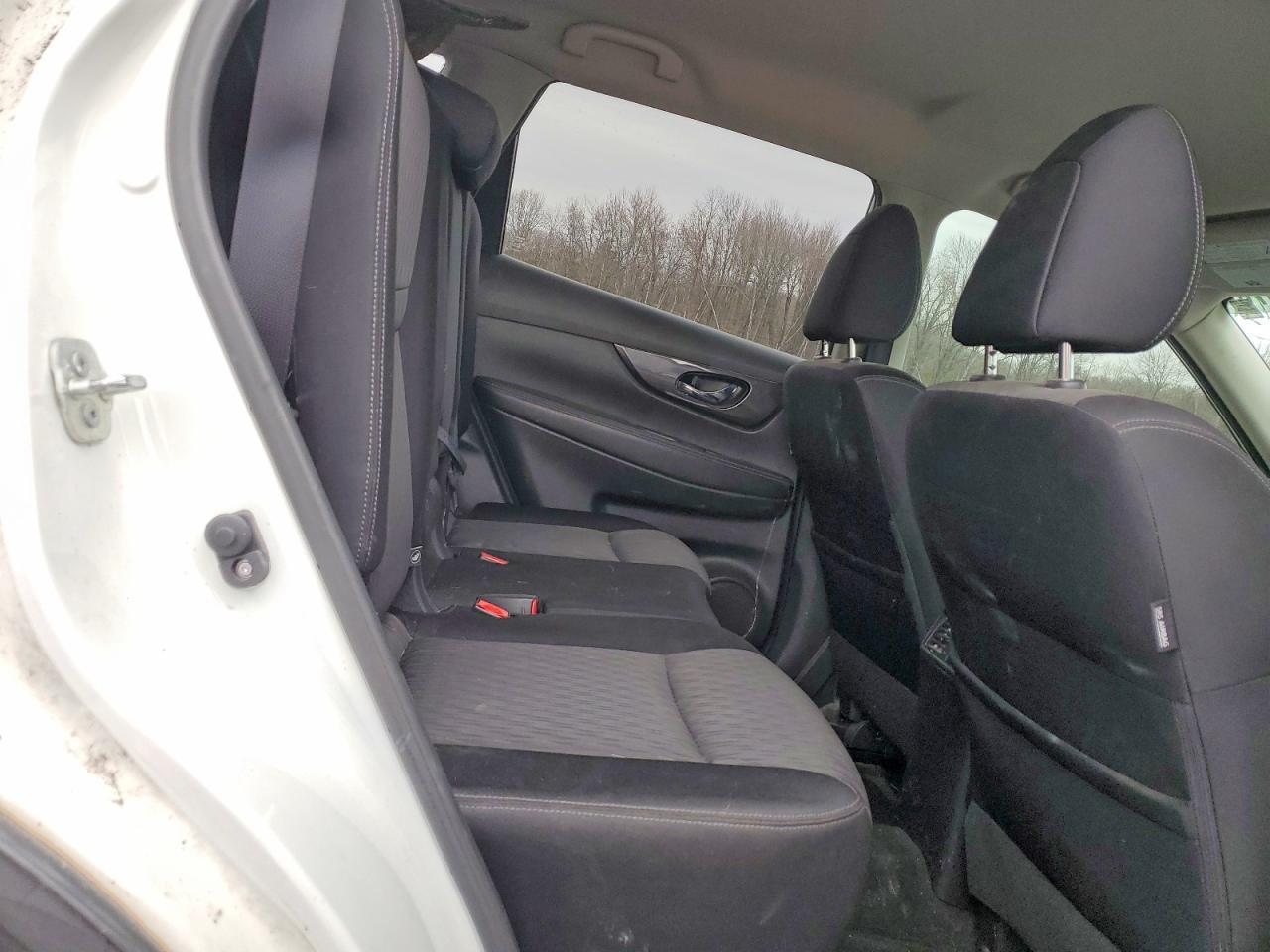 2017 Nissan Rogue sv