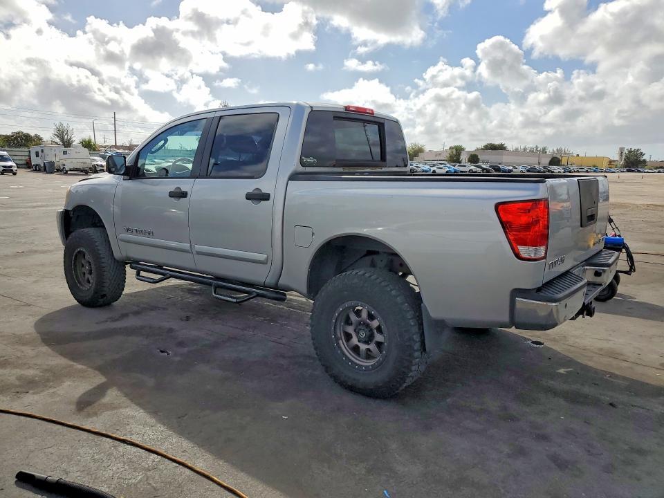 2010 Nissan Titan SE