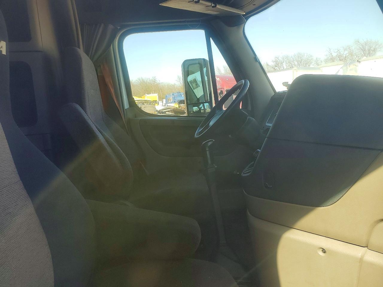 2017 Freightliner Cascadia 125 Semi Truck