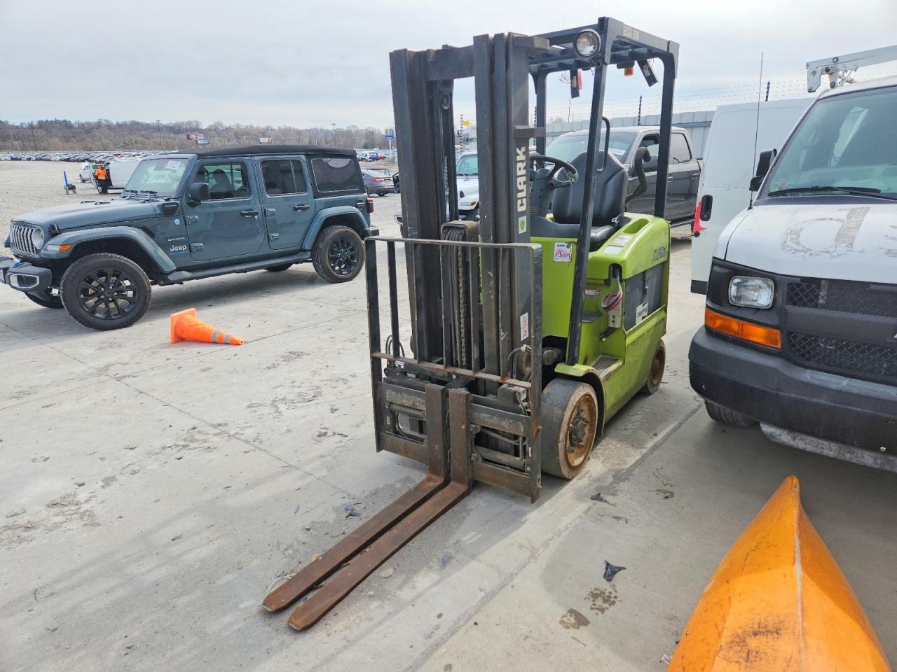 1999 Clark Forklift Forklift Industrial
