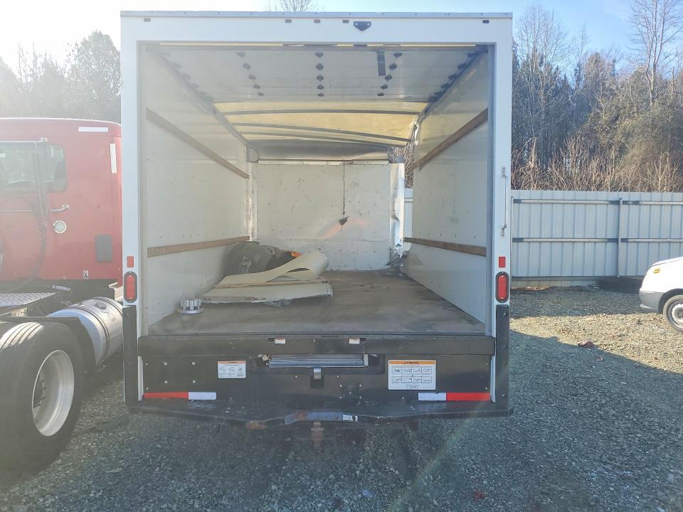 2022 GMC Savana box Truck