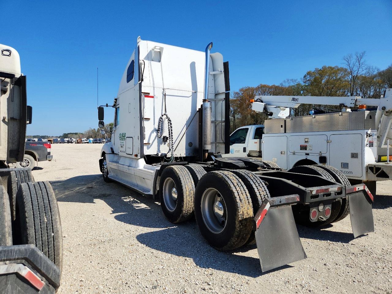 2005 Freightliner Convention-Semi Truck