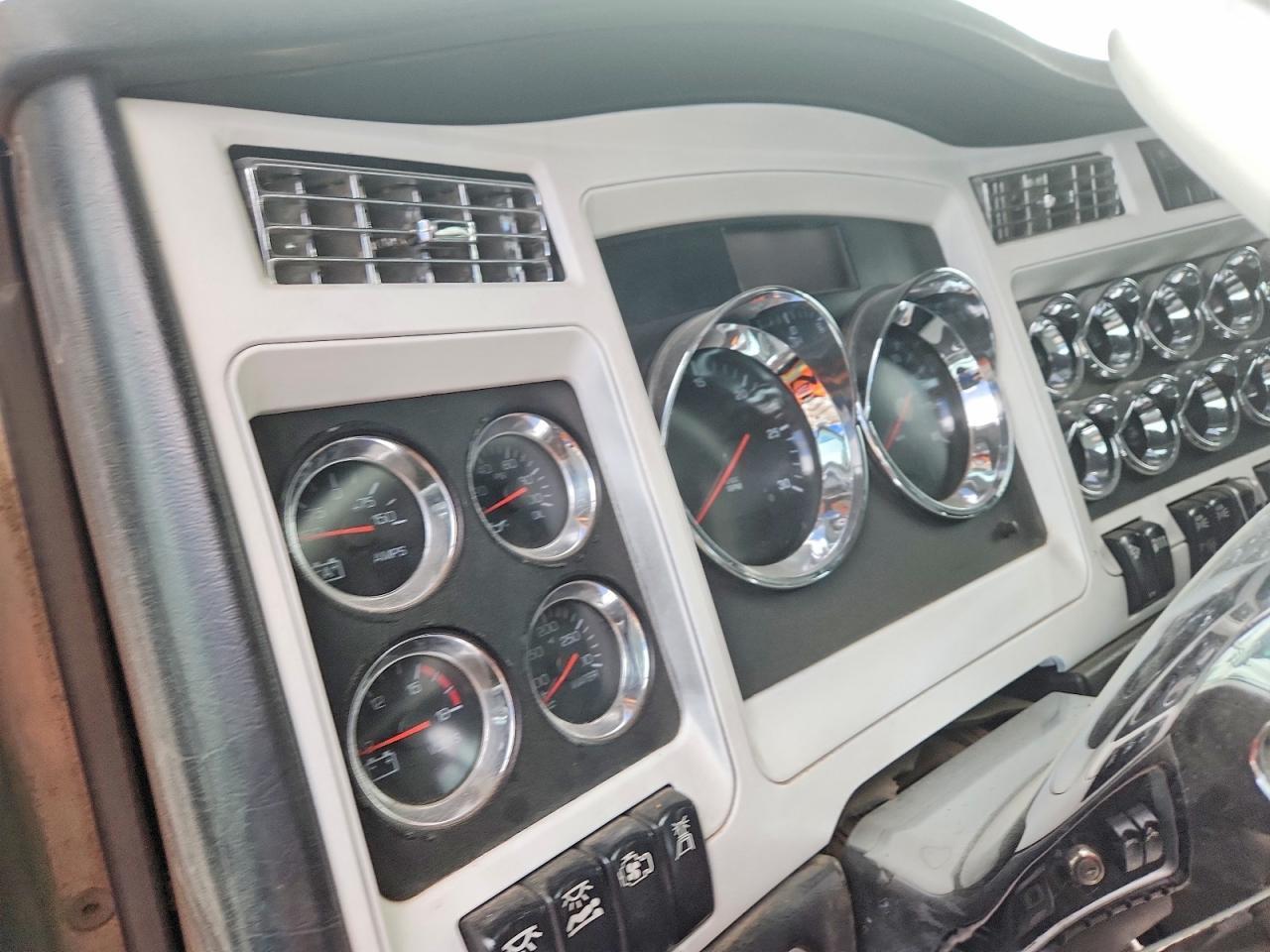 2008 Kenworth W900 Semi Truck