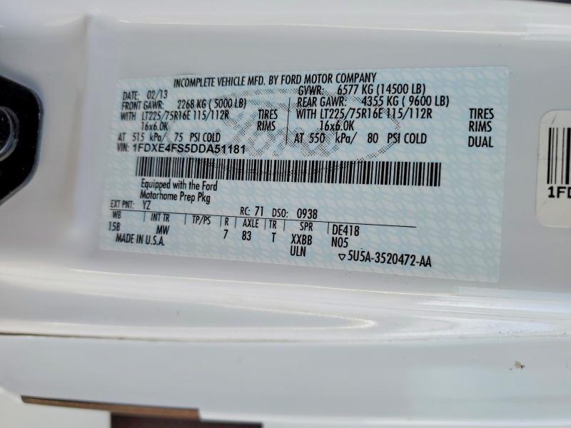 2013 Ford Econoline E450 Super Duty Cutaway Van