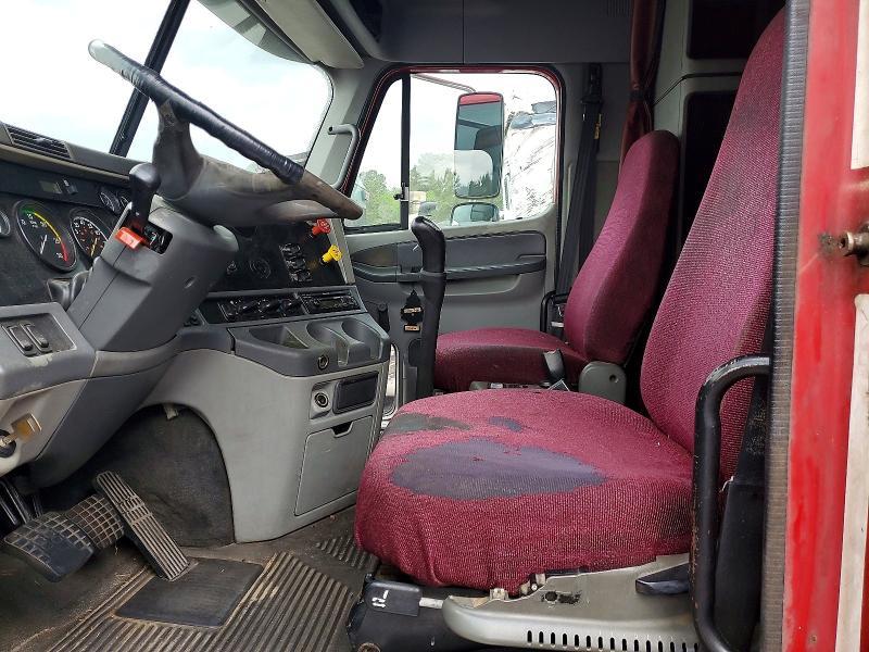2005 Freightliner Conventional Columbia