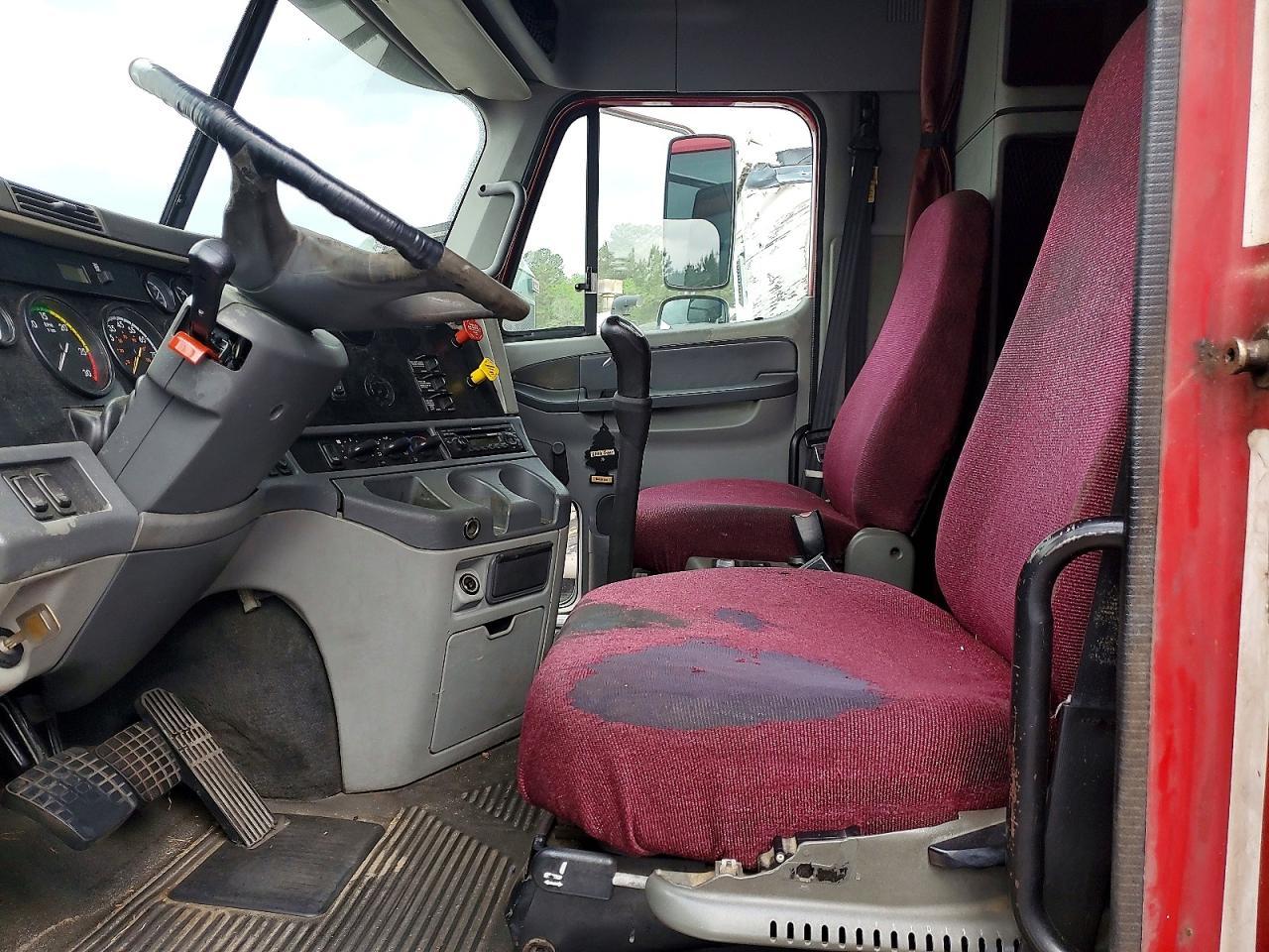 2005 Freightliner Conventional Columbia