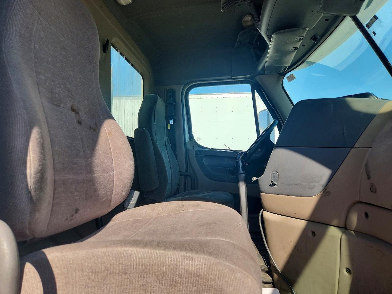 2011 Freightliner Cascadia Semi Truck