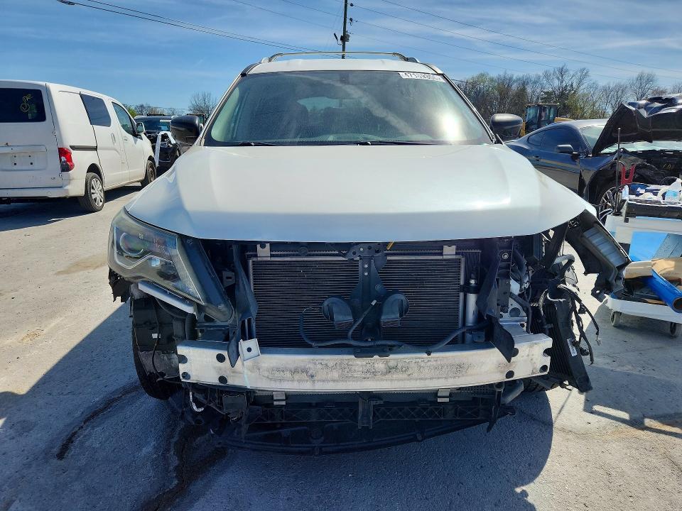 2019 Nissan Pathfinder sv