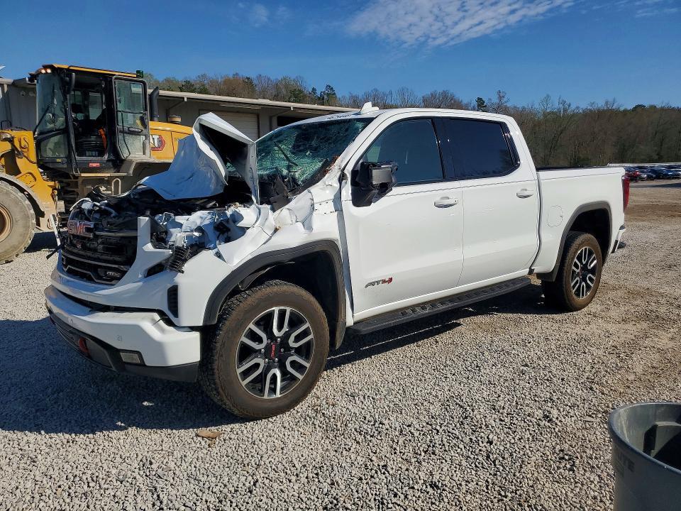 2025 GMC Sierra K1500 AT4