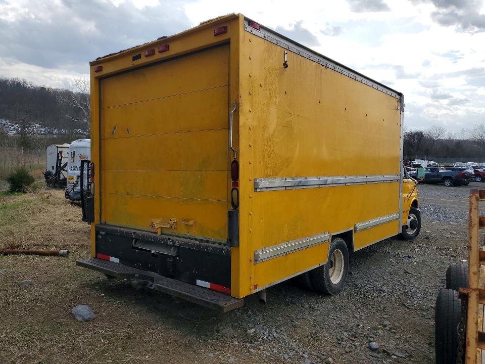 2001 GMC Savana Cutaway G3500