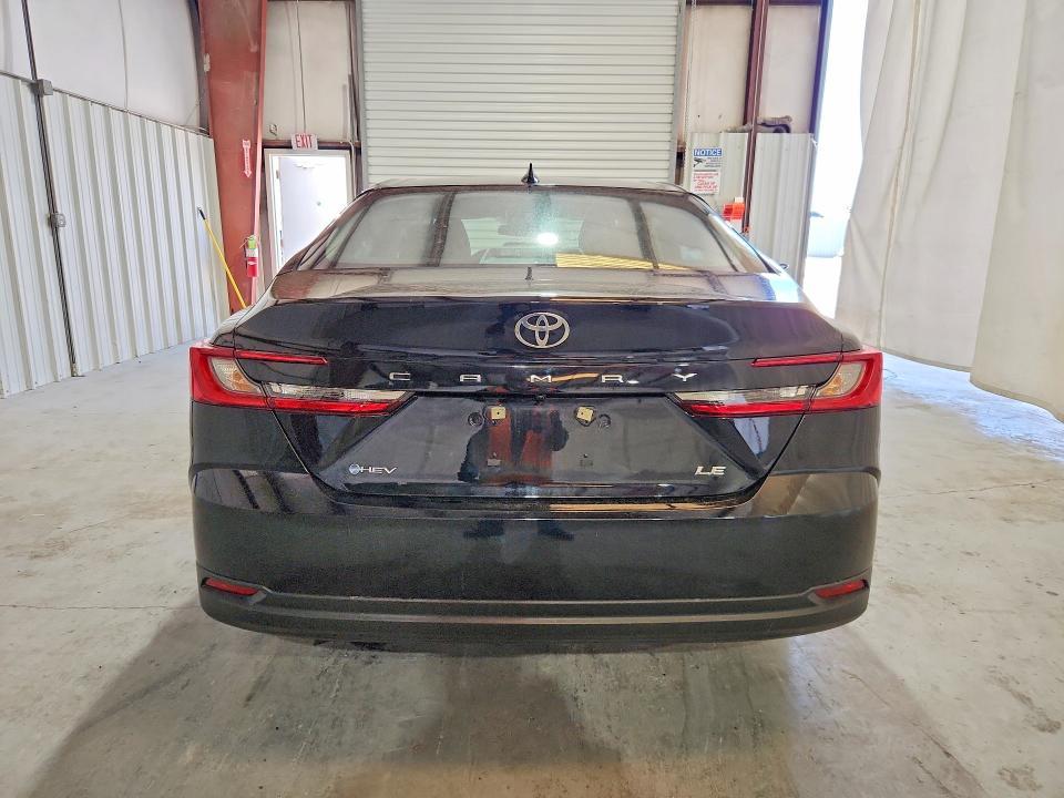 2025 Toyota Camry le