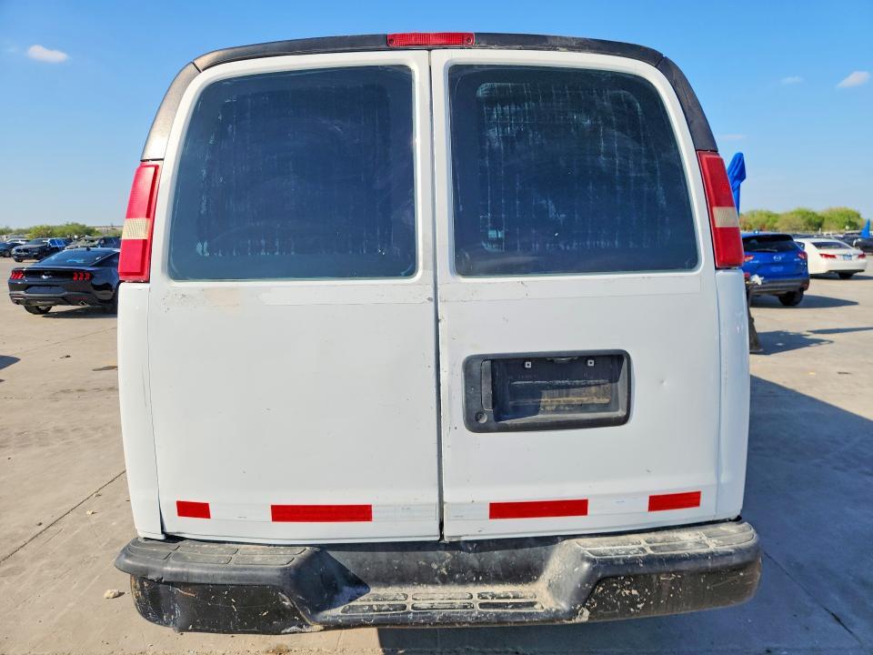 2008 Chev Express Cargo 3500 1