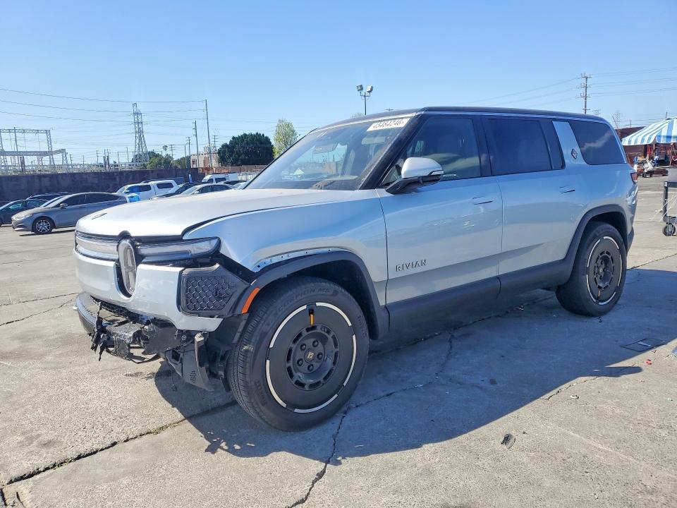 2025 Rivian R1S Adventure