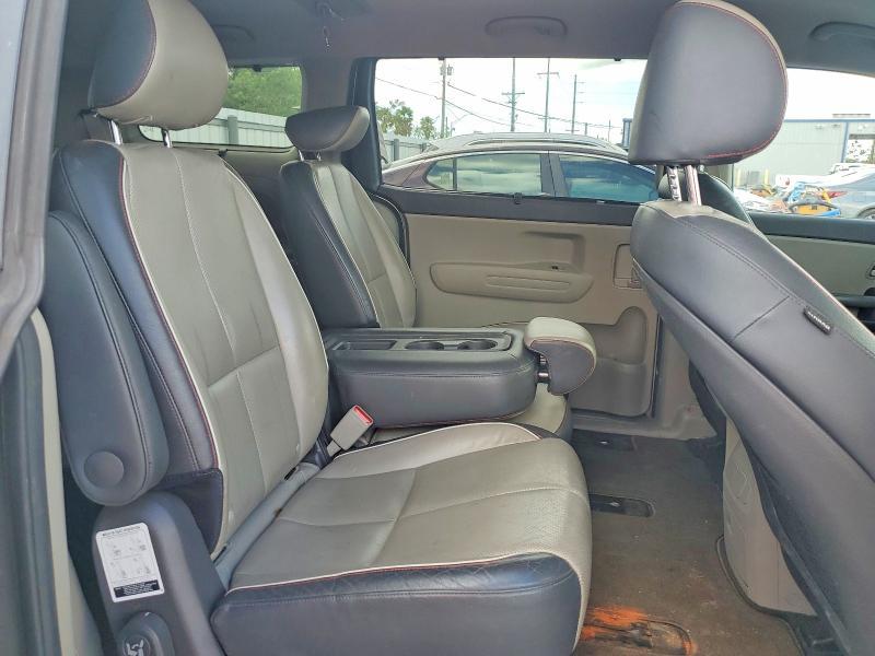 2017 KIA Sedona lx