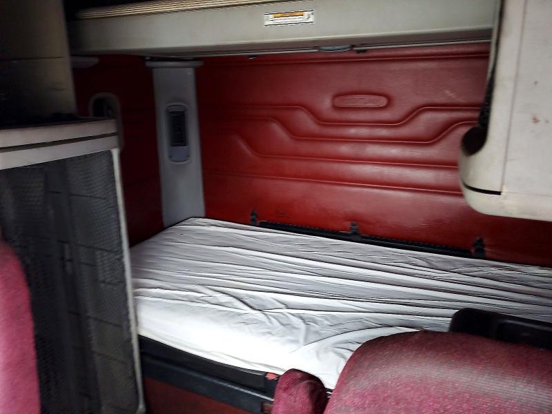 2005 Freightliner Conventional Columbia