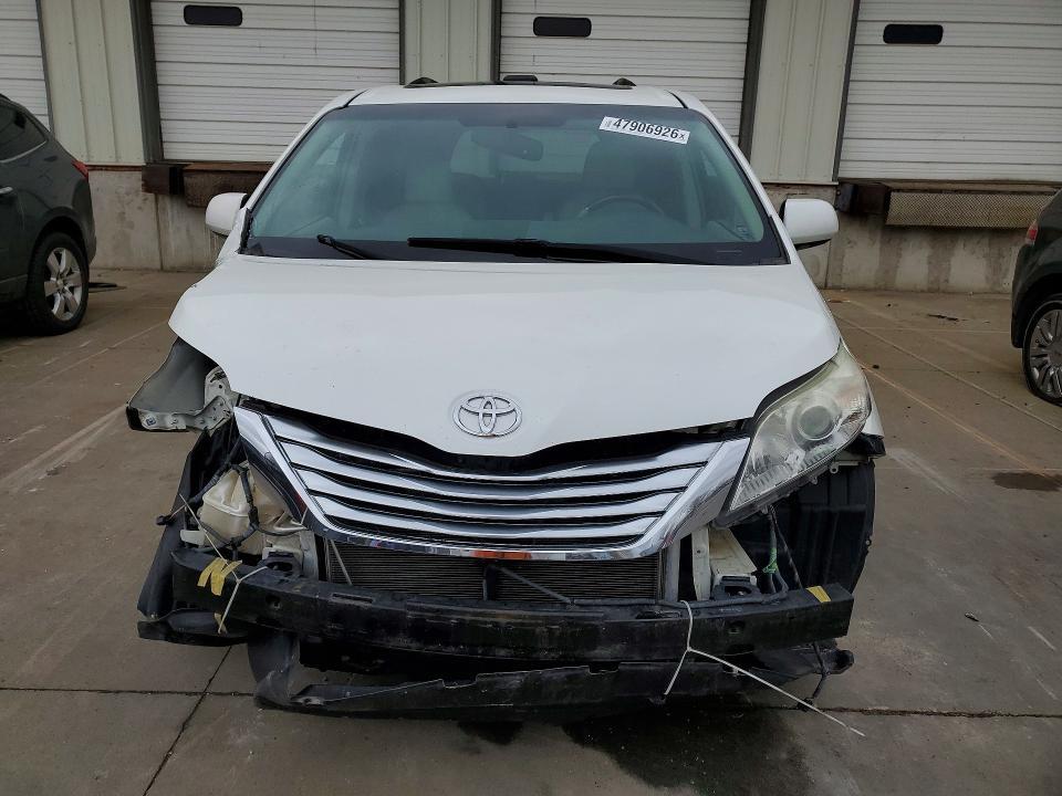 2011 Toyota Sienna Limited 7-passenger