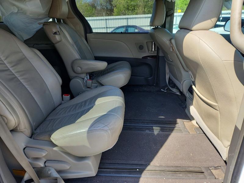 2011 Toyota Sienna xle 8-passenger