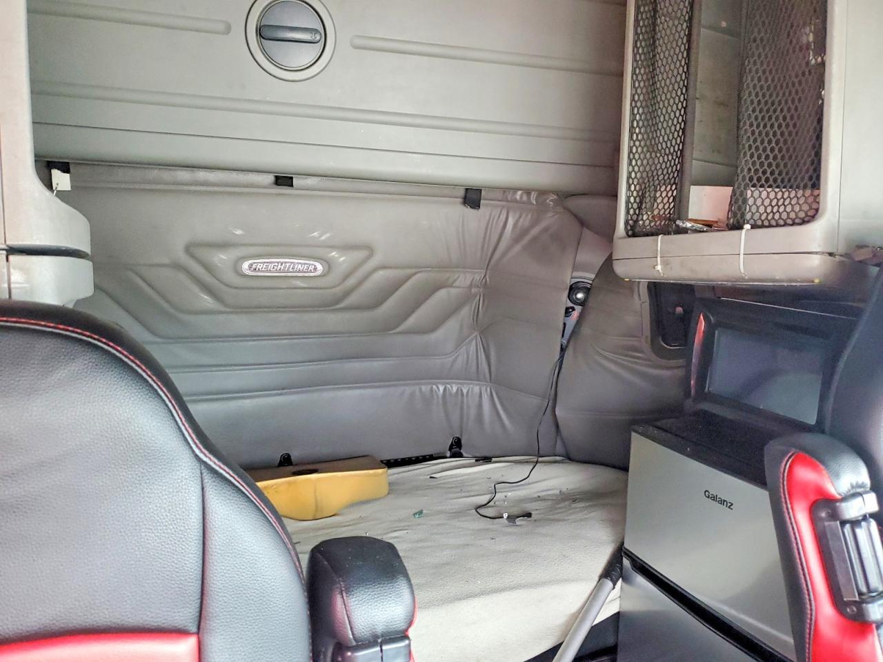 2007 Freightliner CST120 Semi Truck