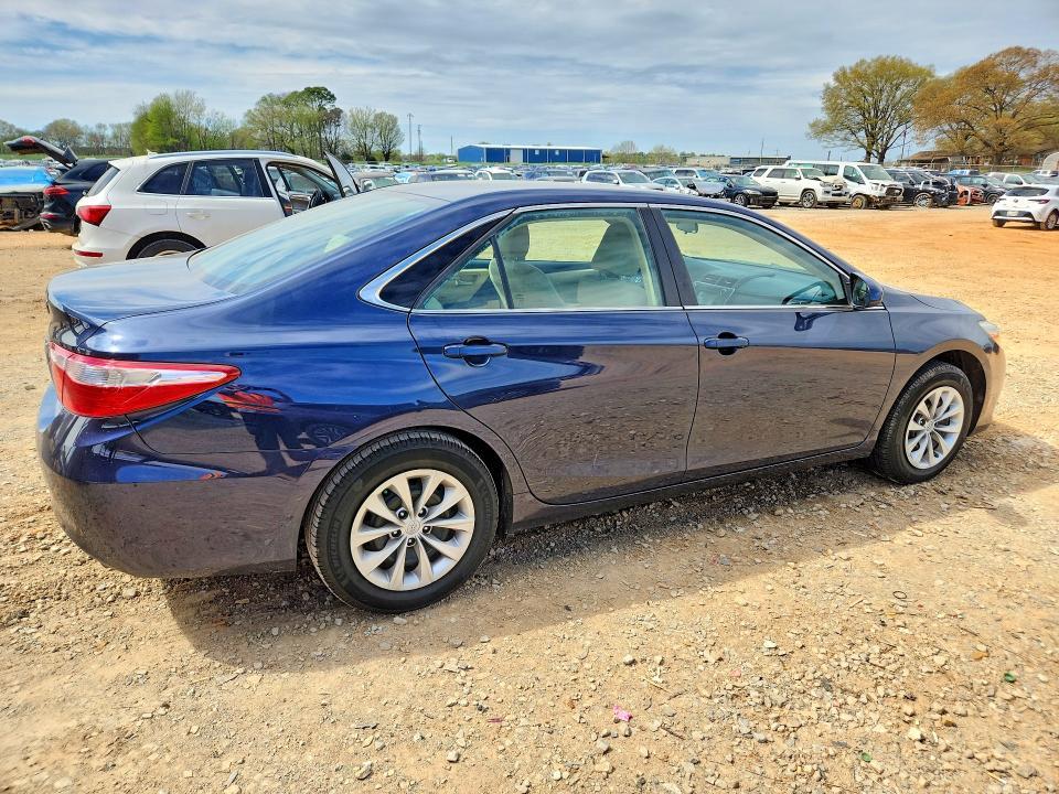 2016 Toyota Camry le
