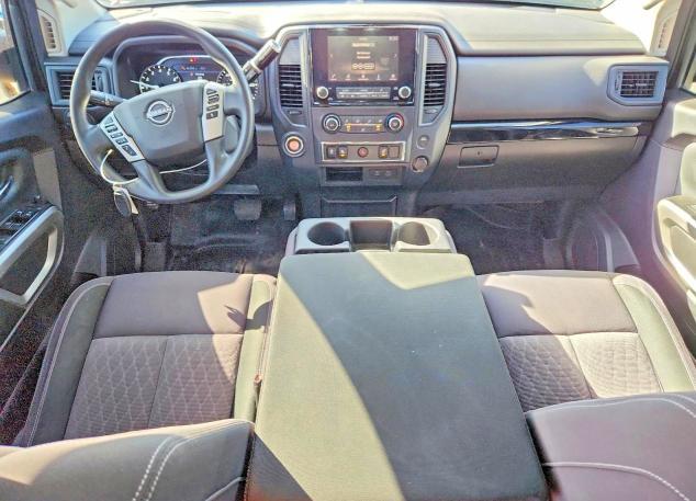 2023 Nissan Titan SV