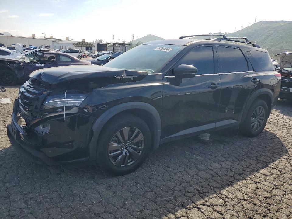 2022 Nissan Pathfinder sv