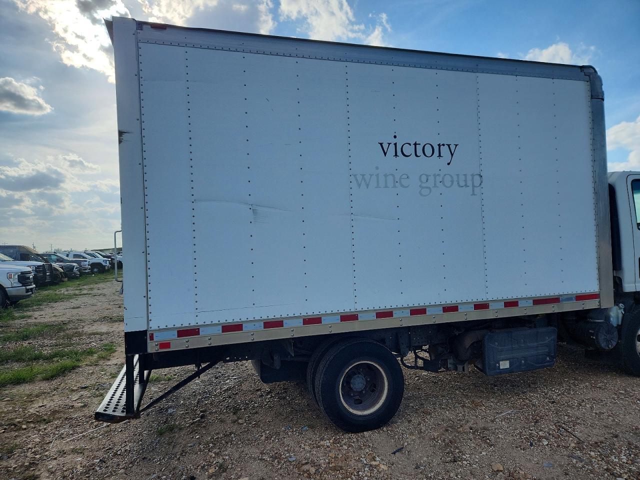 2015 Isuzu NPR HD BOX Truck