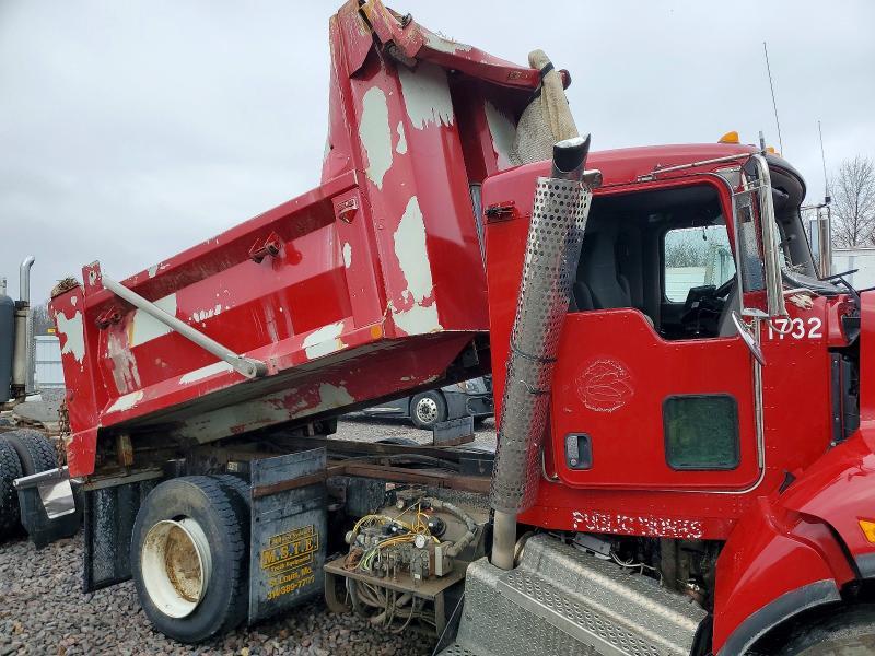 2016 Kenworth T400 Semi Truck