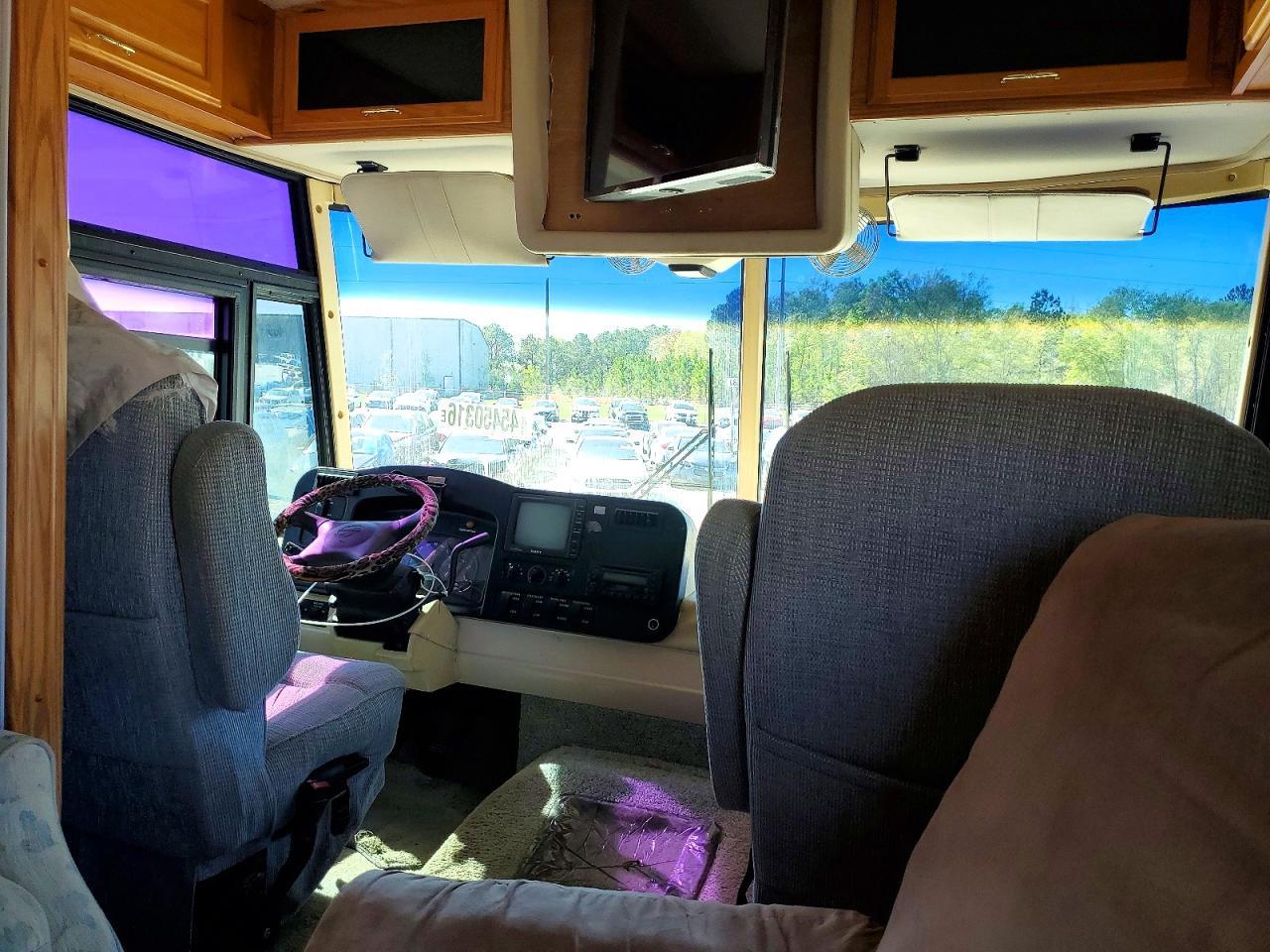 2003 Workhorse Custom Chassis 2003 Workhorse WPF32V Recreational Vehicle