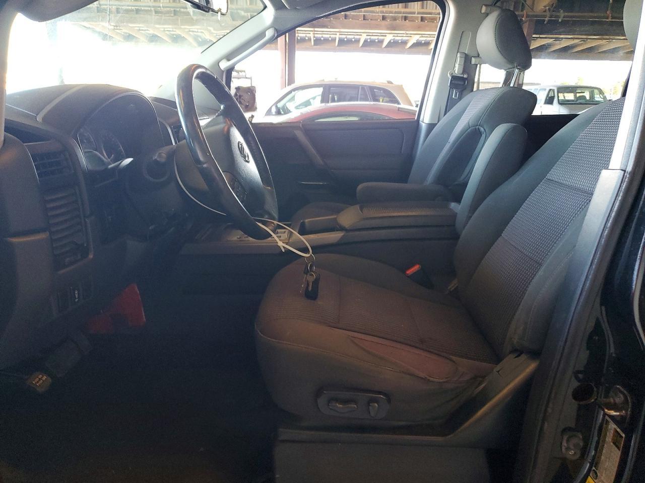 2011 Nissan Titan SV