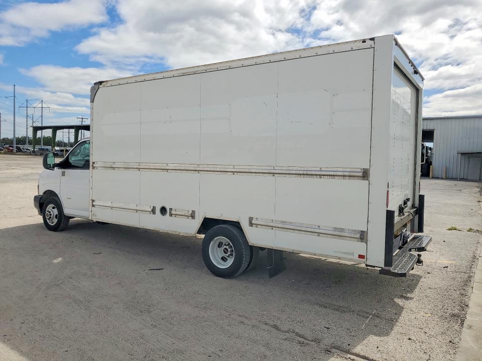 2022 GMC Savana BOX Truck