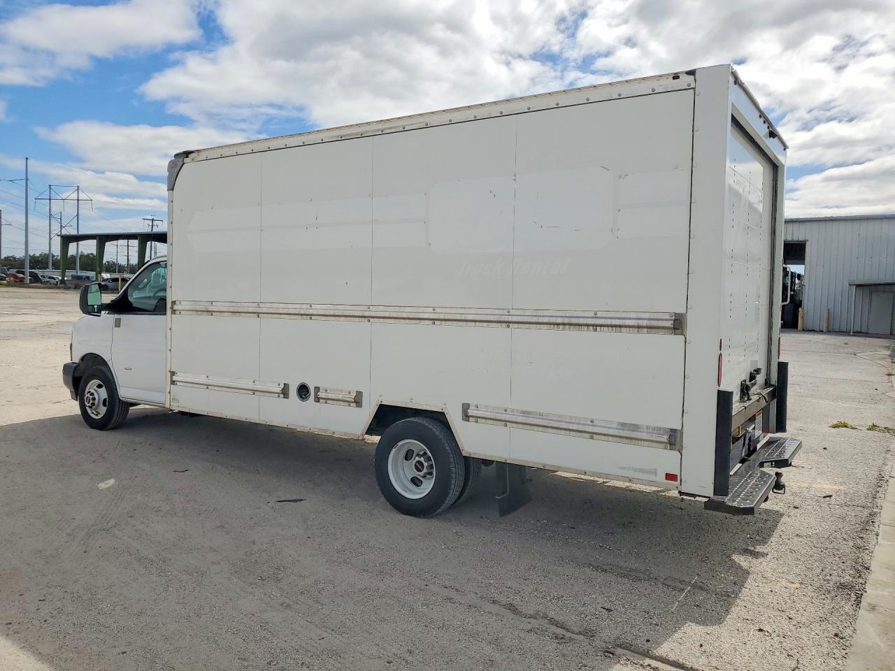 2022 GMC Savana BOX Truck