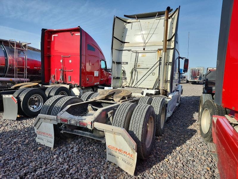 2016 Volv O VNL Semi Truck