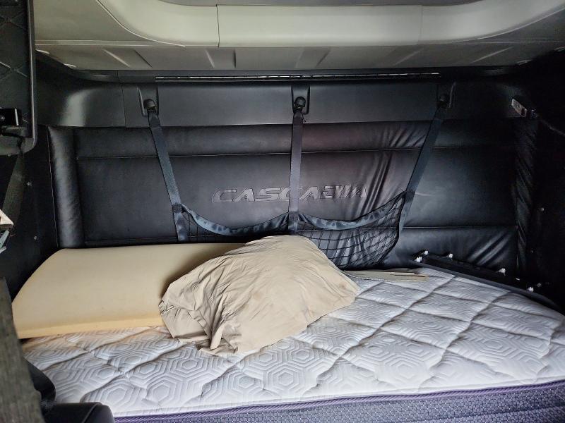 2023 Freightliner Cascadia 126 Semi Truck