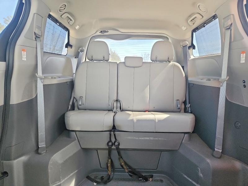 2020 Toyota Sienna xle 8-passenger
