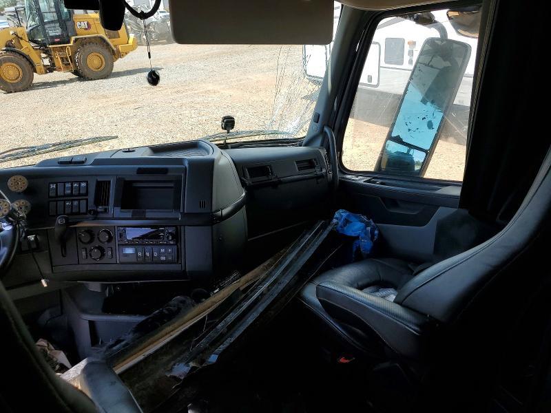 2023 Volv O VNL Semi Truck