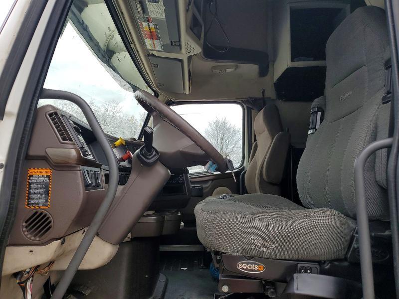 2016 Volvo VN VNL-Semi Truck