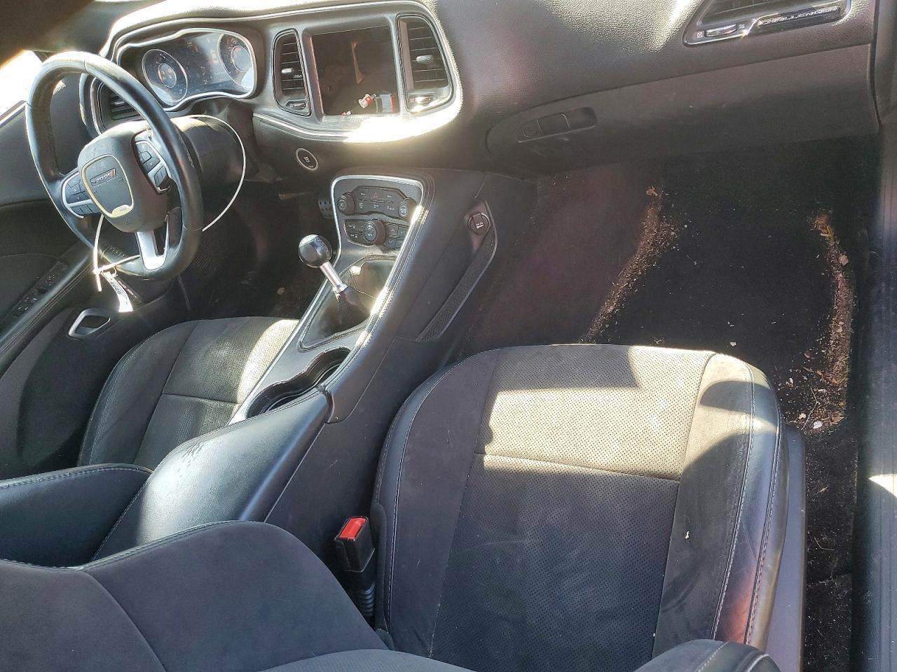2016 Dodge Challenger r