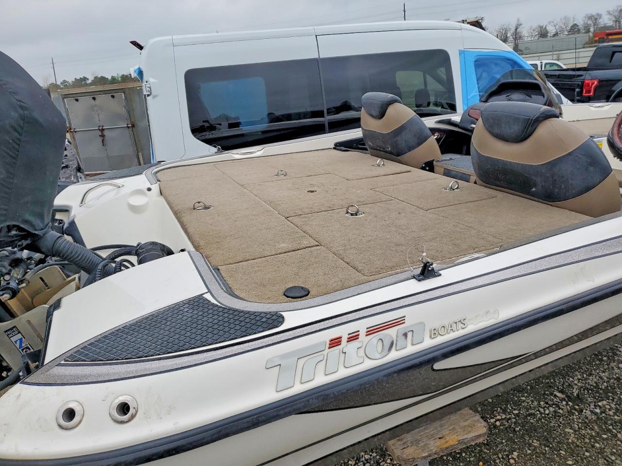 2011 Triton 1650 Boat