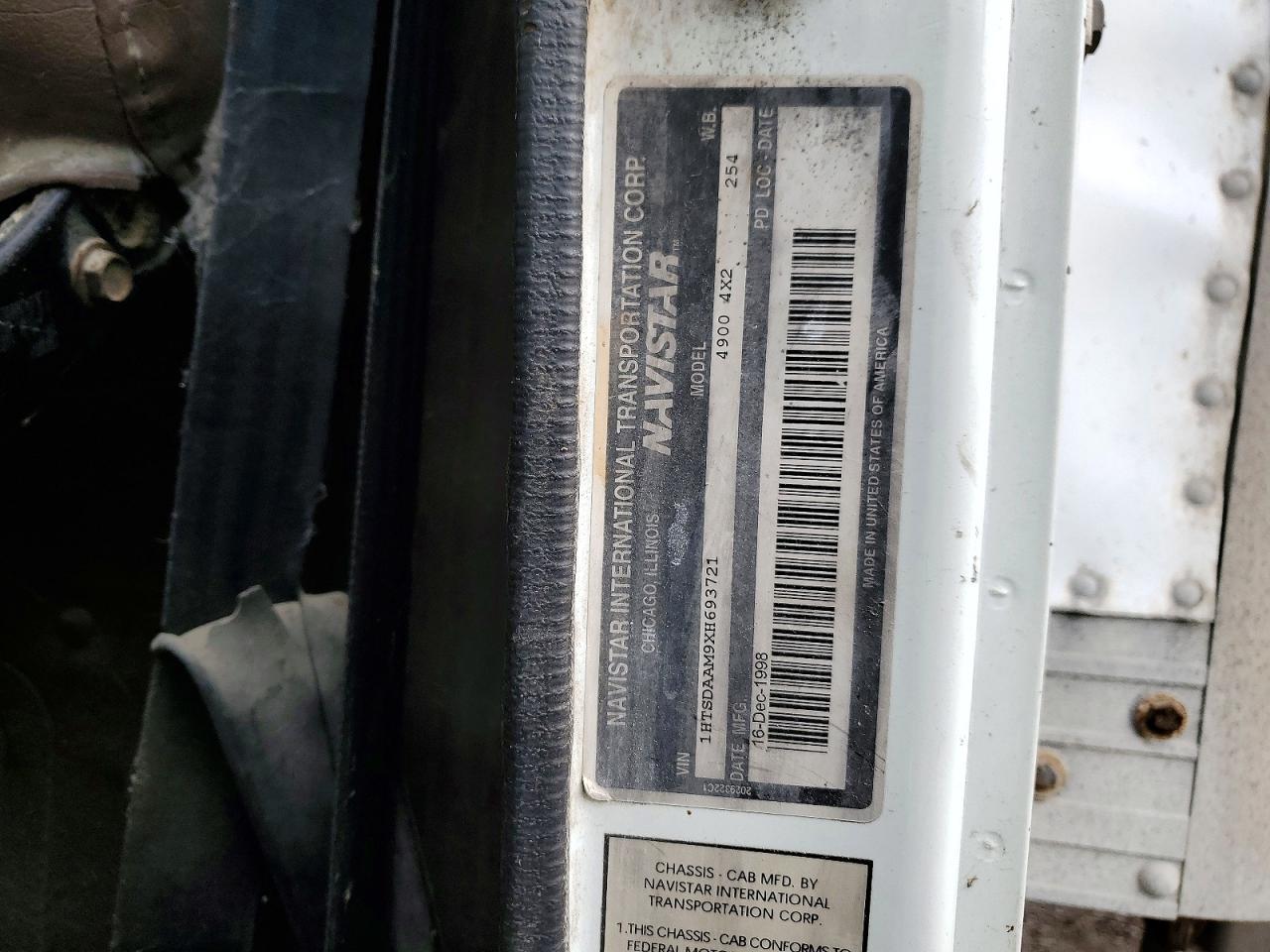1999 International 4900 BOX Truck