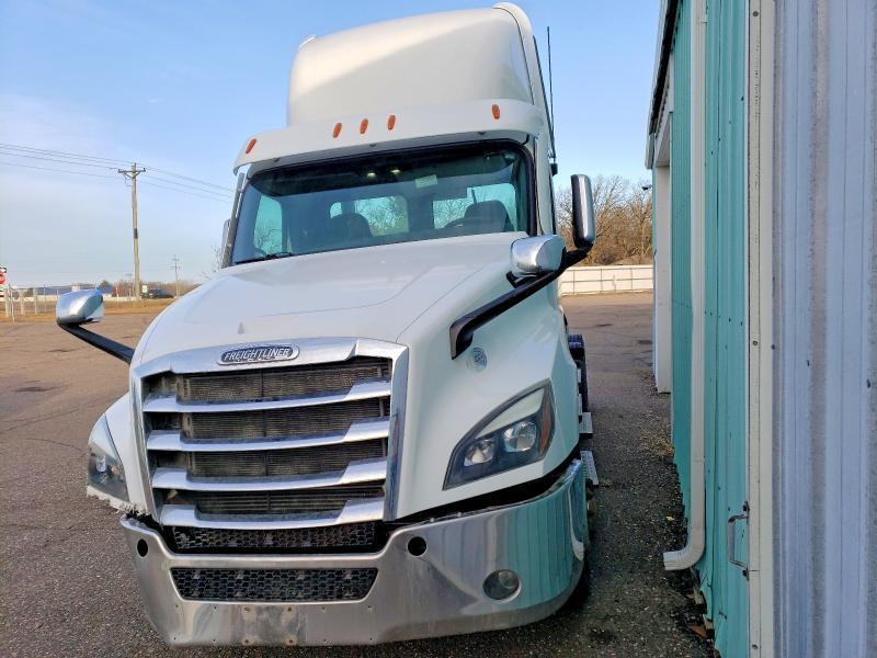 2020 Freigliner 2020 Freightliner Cascadia 126 Semi Truck