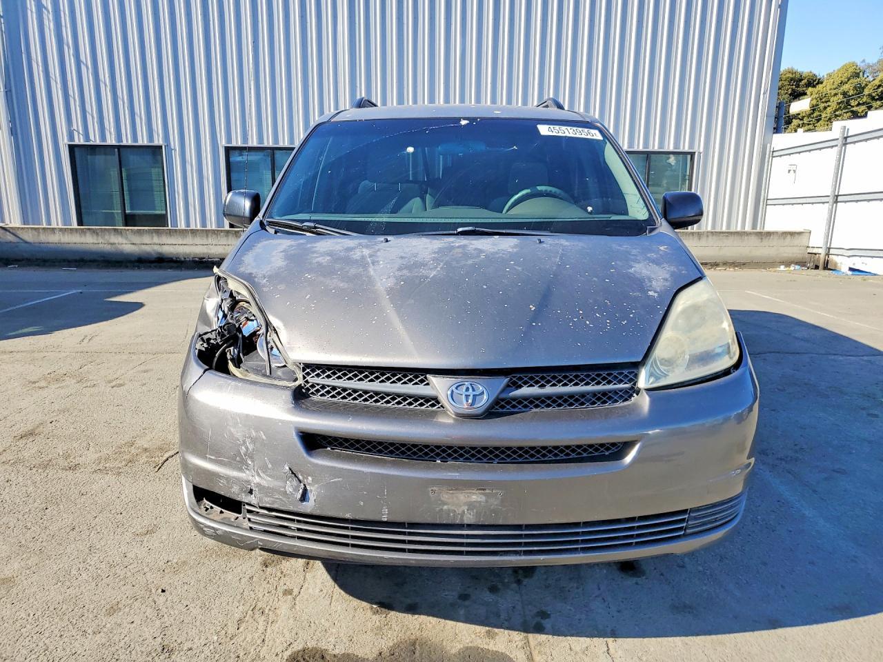 2005 Toyota Sienna ce 8 Passenger