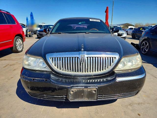 2008 Lincoln Town car Signature Limited