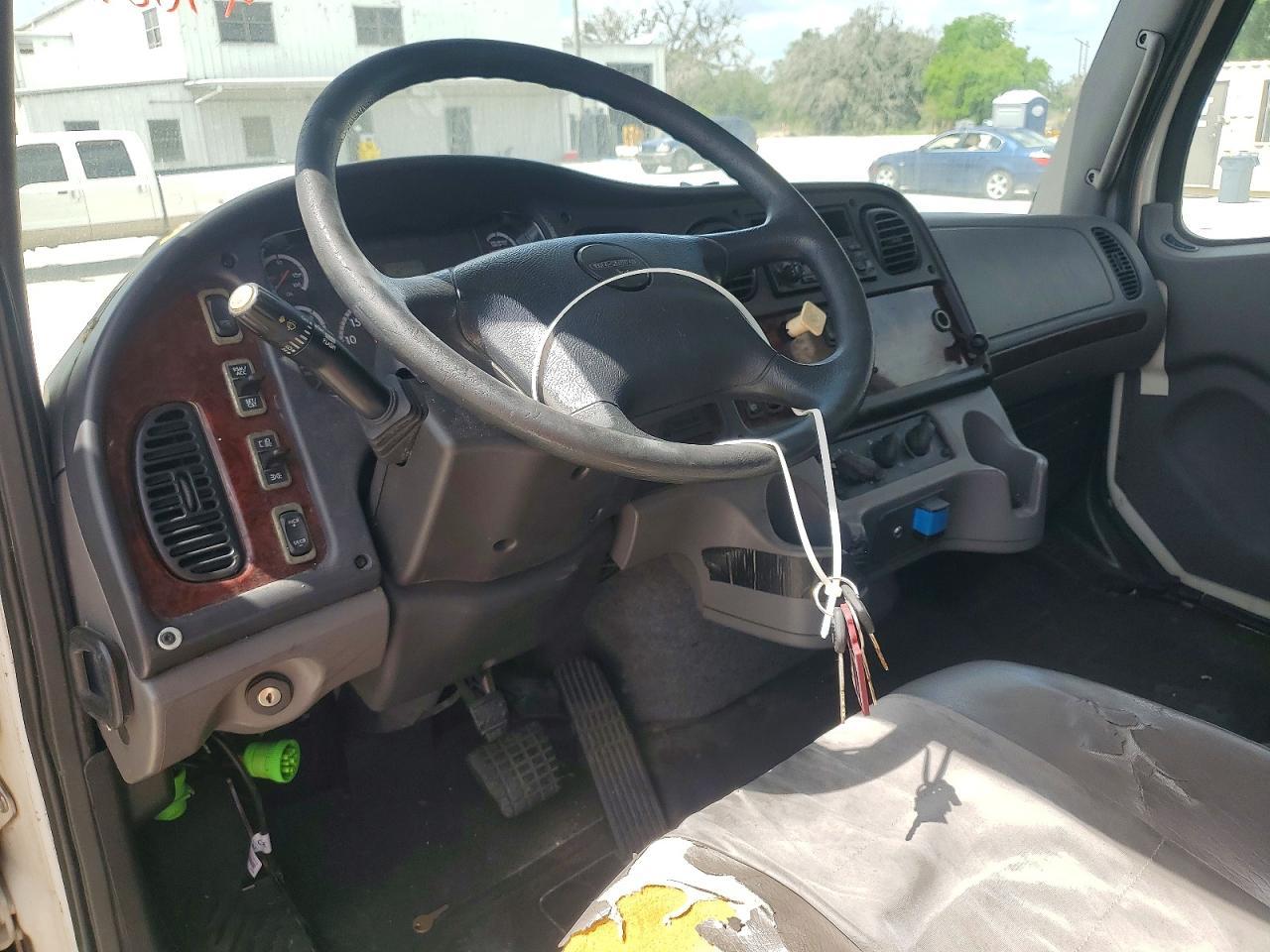 2014 Freigliner 2014 Freightliner Business Class M2 BOX Truck