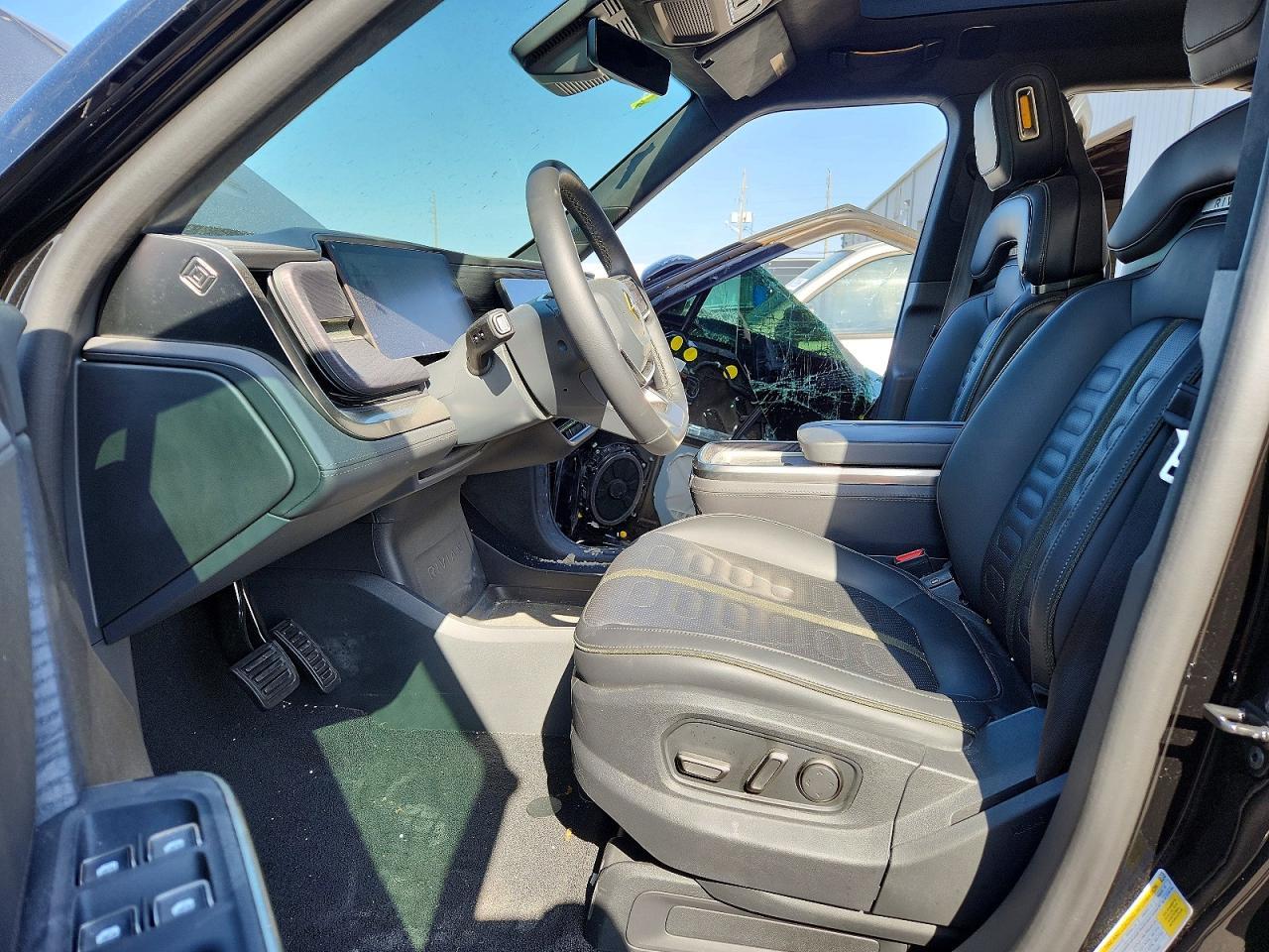 2025 Rivian R1T Adventure