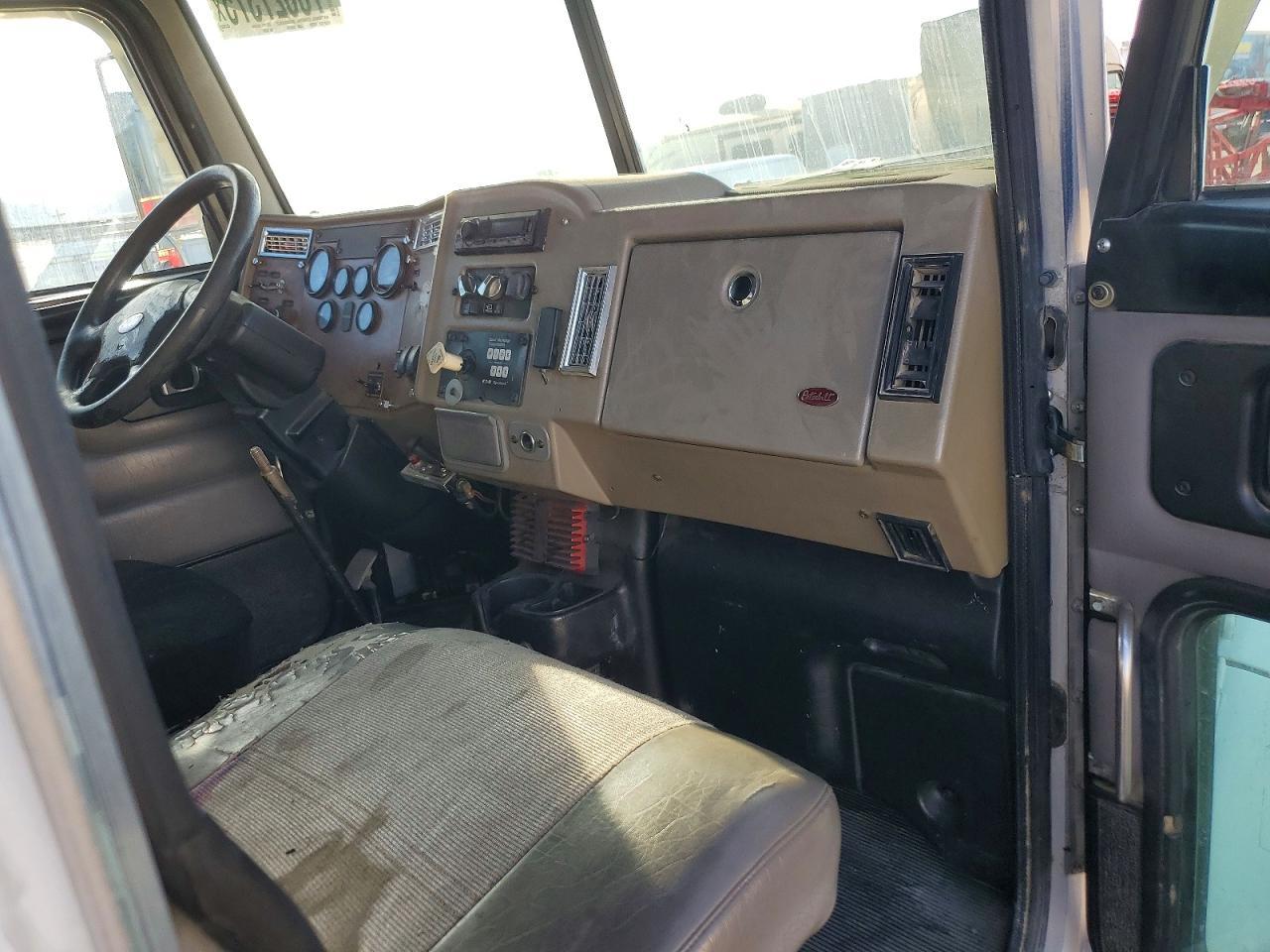 2009 Peterbilt 335 Utility / Service Truck