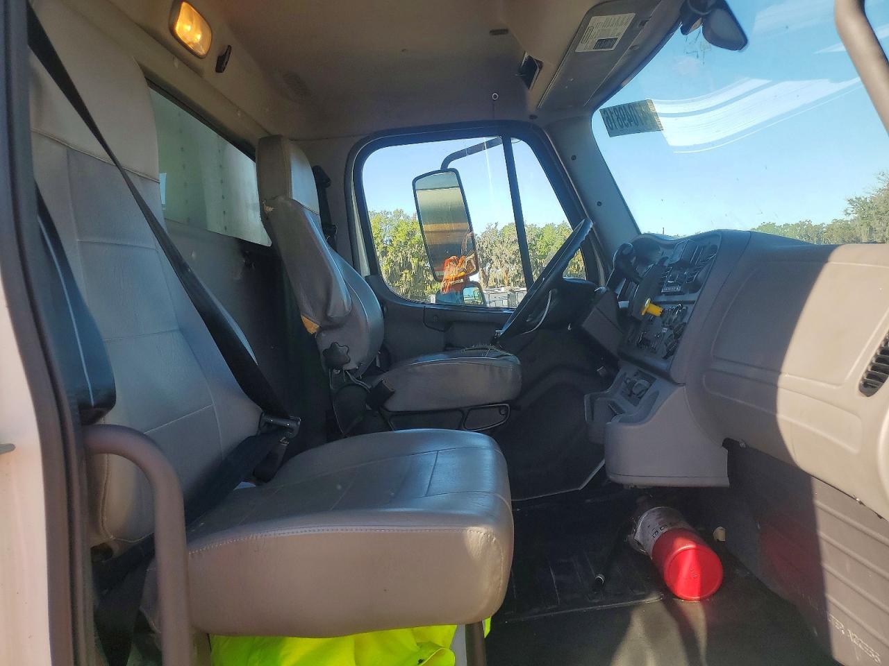 2019 Freigliner 2019 Freightliner Business Class M2 Refrigerated B