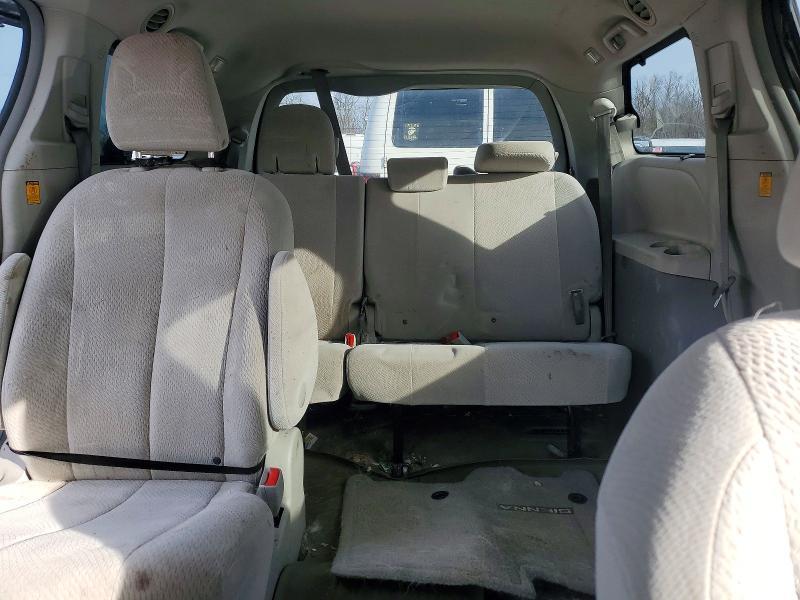 2013 Toyota Sienna le 7-passenger