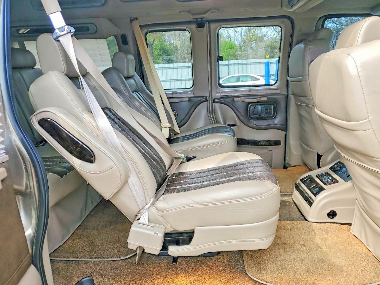 2013 GMC Savana