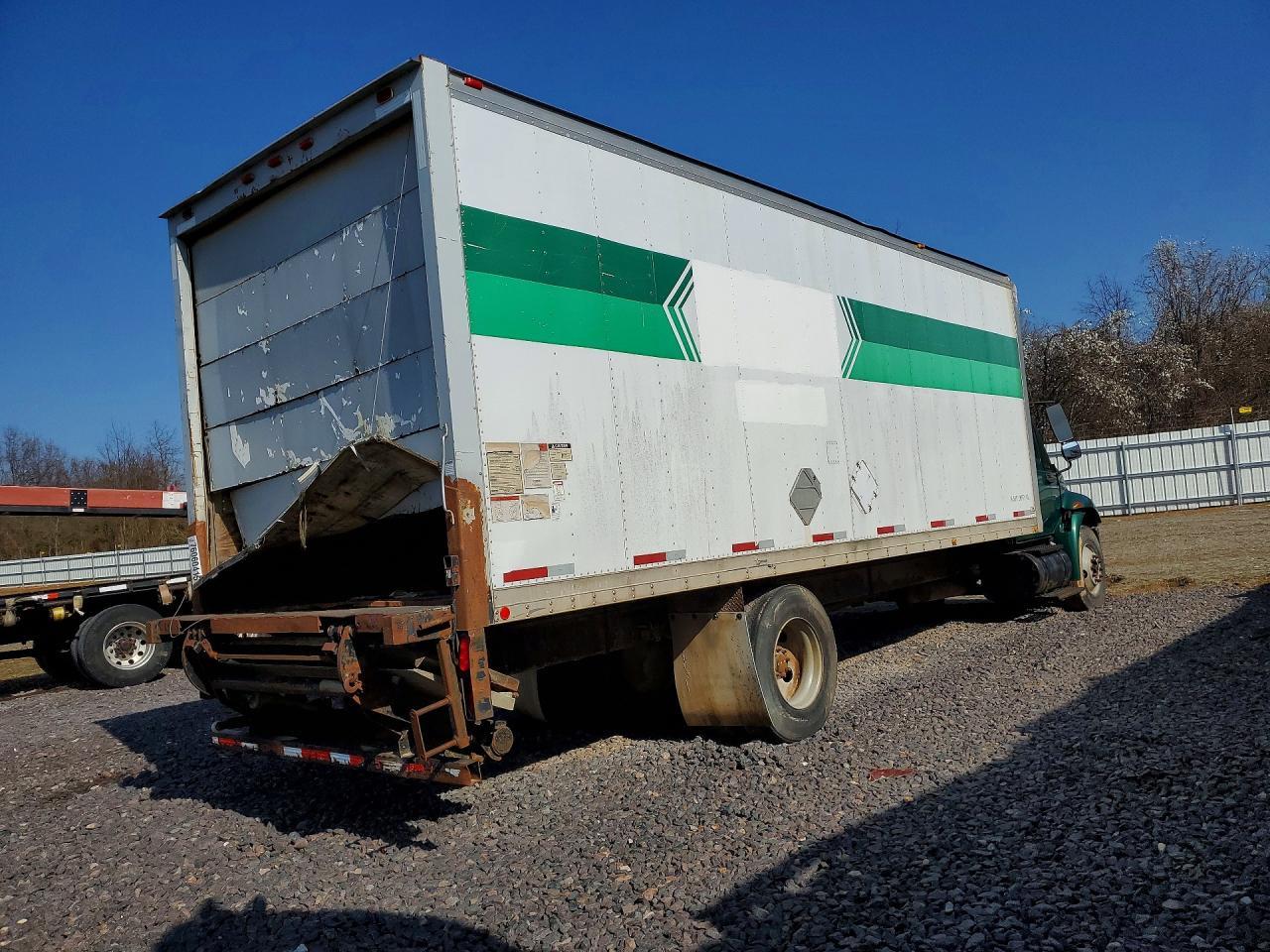 2004 International 4300 BOX Truck